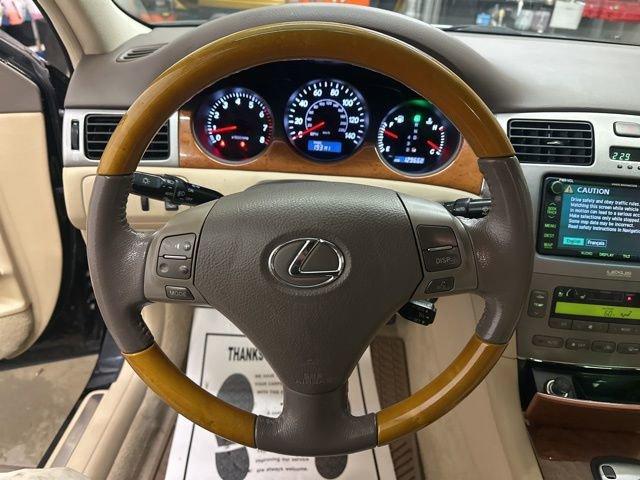 2005 Lexus ES 330 Vehicle Photo in MEDINA, OH 44256-9631