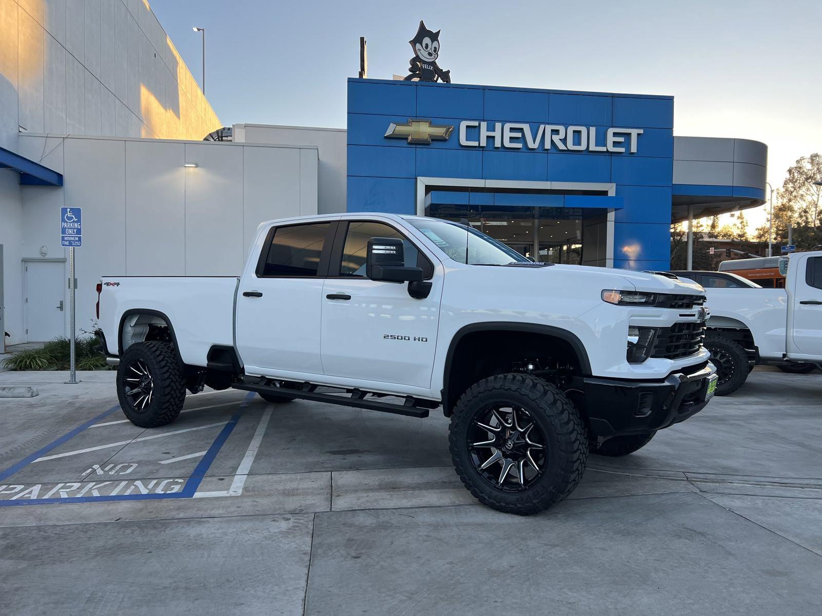 2025 Chevrolet Silverado 2500 HD Vehicle Photo in LOS ANGELES, CA 90007-3794