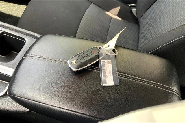 2024 Nissan Sentra Vehicle Photo in TOPEKA, KS 66609-0000