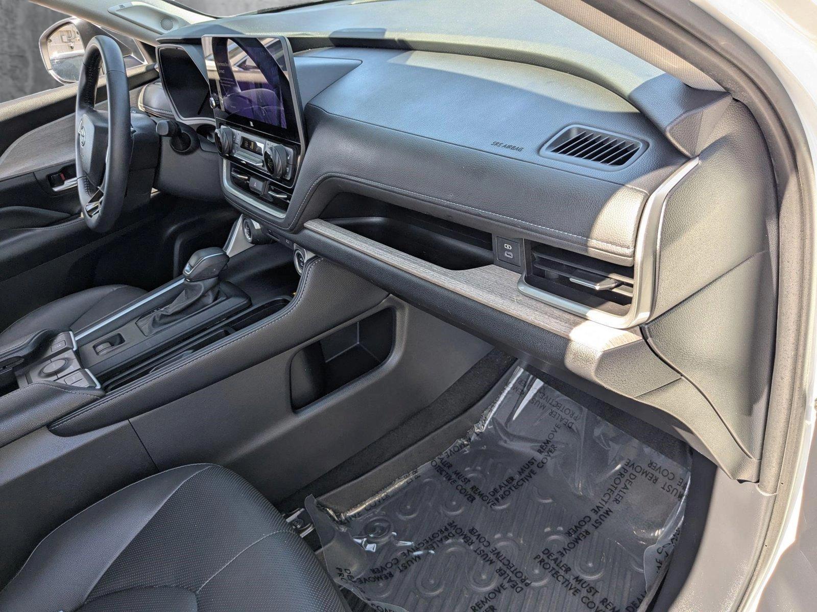 2024 Toyota Grand Highlander Vehicle Photo in Tampa, FL 33614