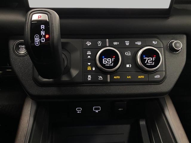 2024 Defender Vehicle Photo in Appleton, WI 54913