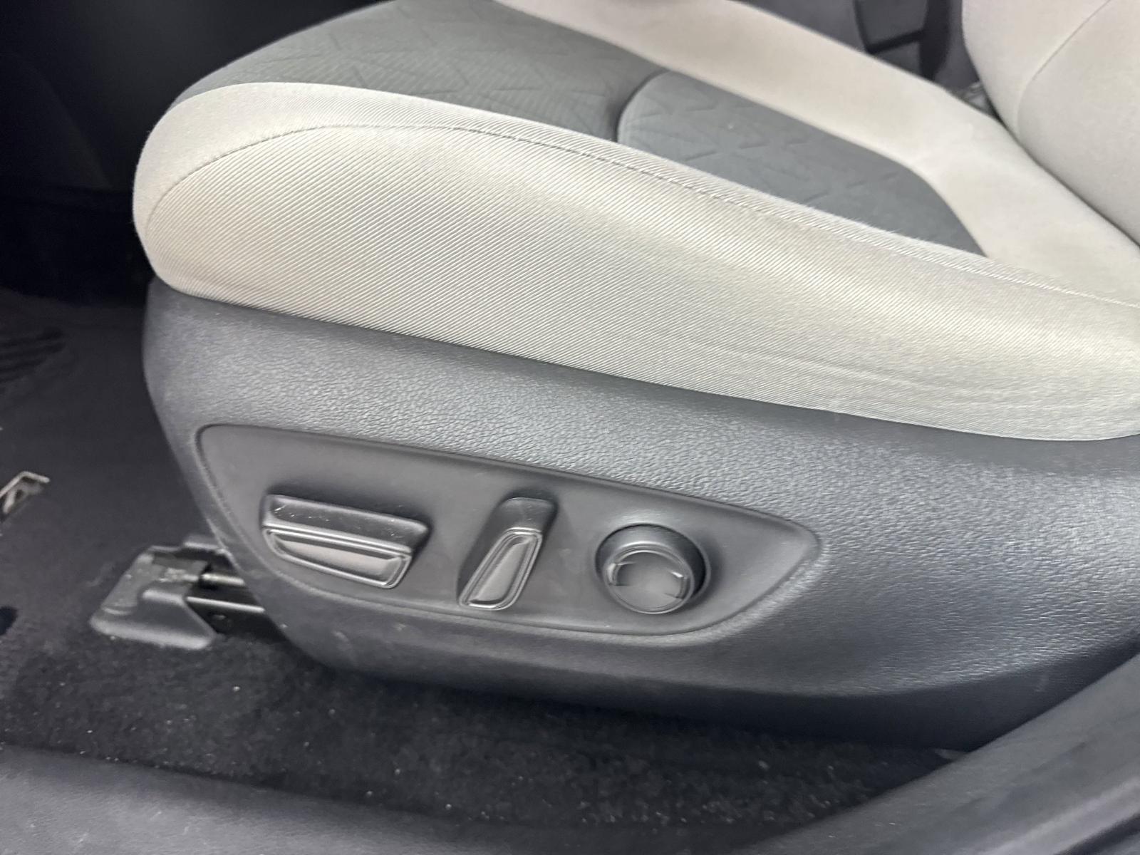 2022 Toyota RAV4 Vehicle Photo in GEORGETOWN, TX 78626-7508