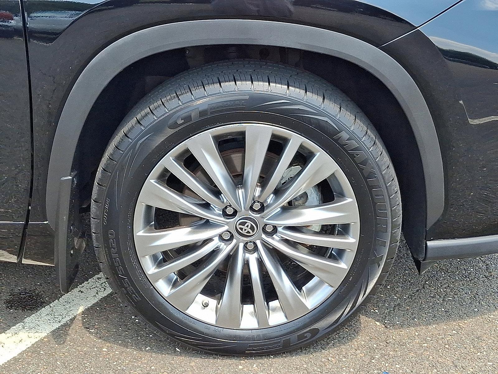 2024 Toyota Highlander Vehicle Photo in Trevose, PA 19053