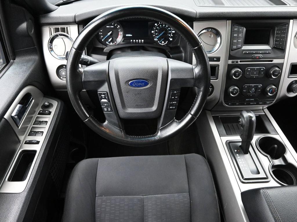 2017 Ford Expedition Vehicle Photo in Cedar Rapids, IA 52402