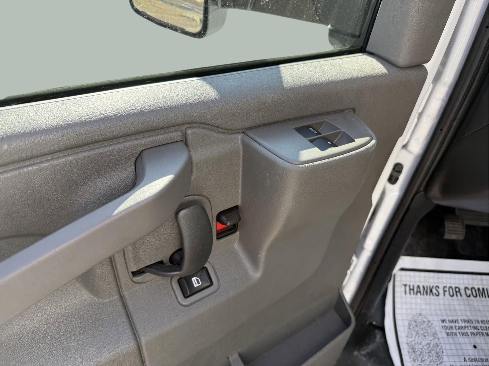 2024 Chevrolet Express Cutaway 3500 Vehicle Photo in GEORGETOWN, TX 78626-7508