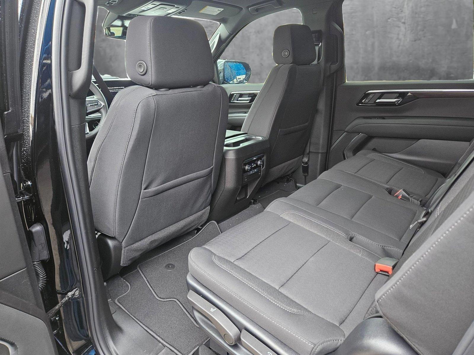 2025 Chevrolet Suburban Vehicle Photo in NORTH RICHLAND HILLS, TX 76180-7199