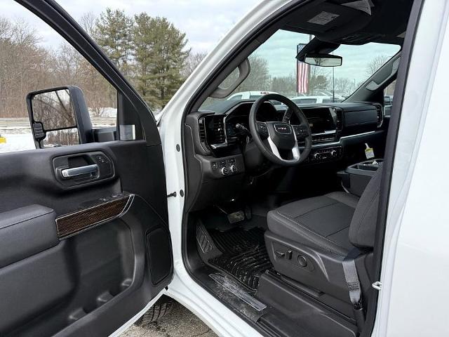 2025 GMC Sierra 3500HD Vehicle Photo in CHICOPEE, MA 01020-5001