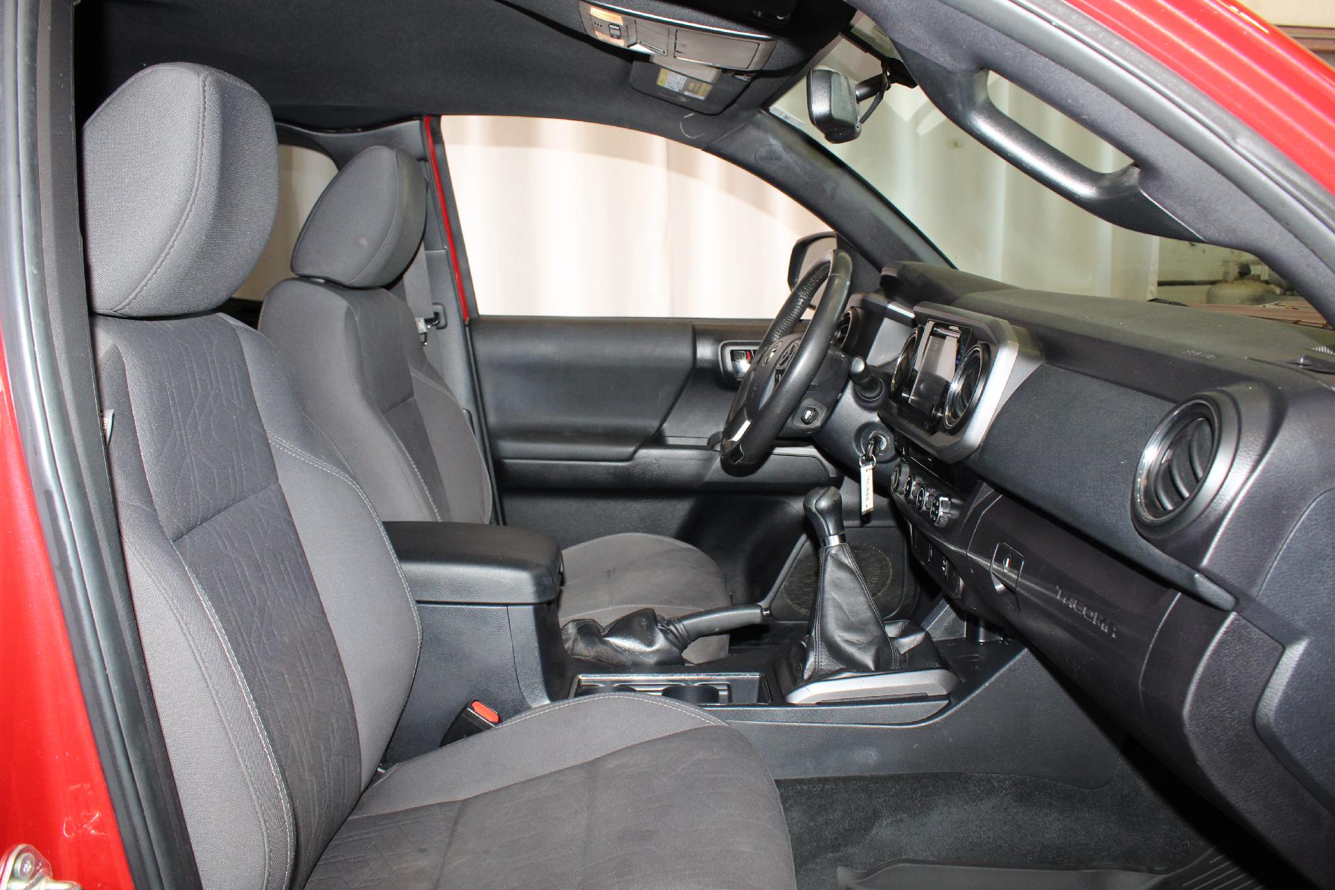 2017 Toyota Tacoma Vehicle Photo in NORTHAMPTON, MA 01060-1120