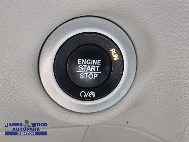 2017 Chrysler Pacifica Vehicle Photo in DENTON, TX 76210-9321