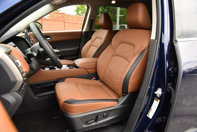 2025 Nissan Pathfinder Vehicle Photo in Ballwin, MO 63011