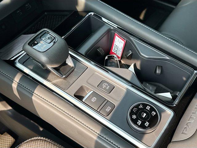2025 Nissan Pathfinder Vehicle Photo in Flemington, NJ 08822