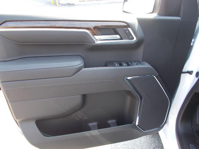2025 GMC Sierra 1500 Vehicle Photo in LOWELL, MA 01852-4336