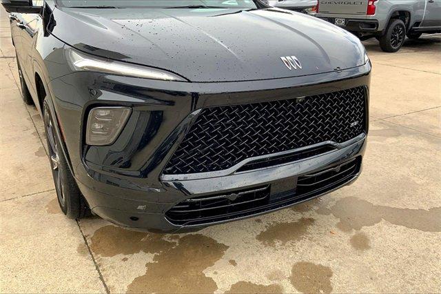 2025 Buick Enclave Vehicle Photo in TOPEKA, KS 66609-0000