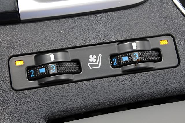 2016 Toyota Highlander Vehicle Photo in Green Bay, WI 54304