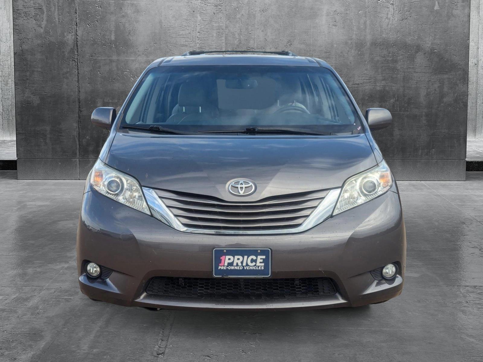 2017 Toyota Sienna Vehicle Photo in CORPUS CHRISTI, TX 78412-4902