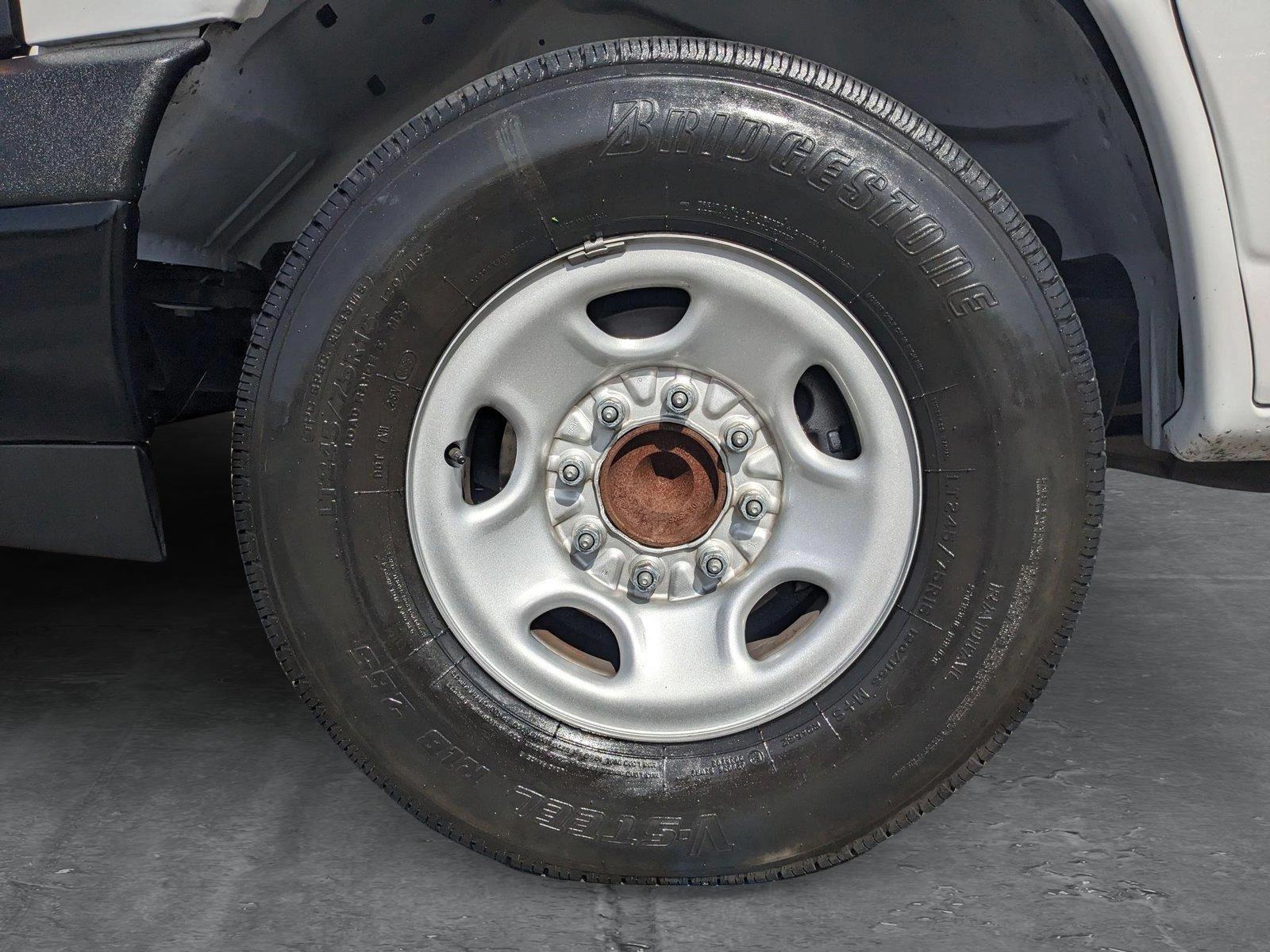 2023 GMC Savana Passenger 3500 Vehicle Photo in HOUSTON, TX 77034-5009