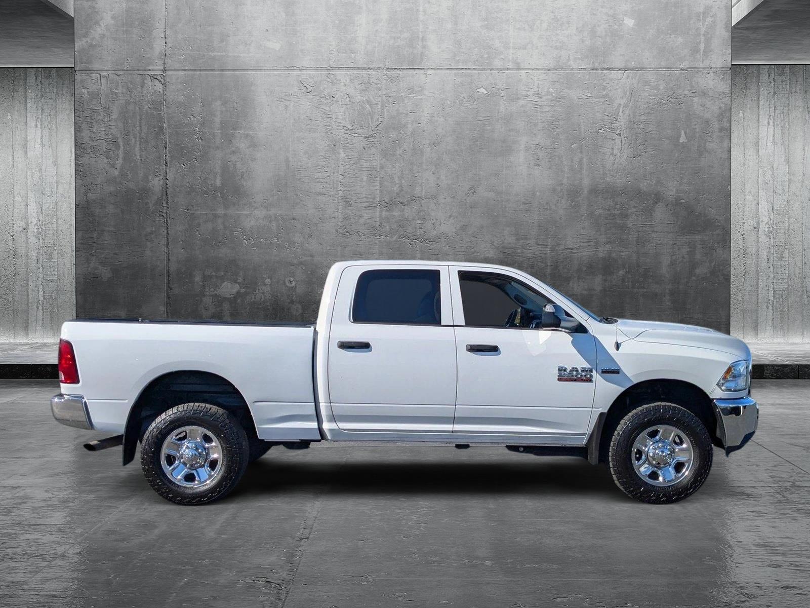 2018 Ram 2500 Vehicle Photo in VALENCIA, CA 91355-1705