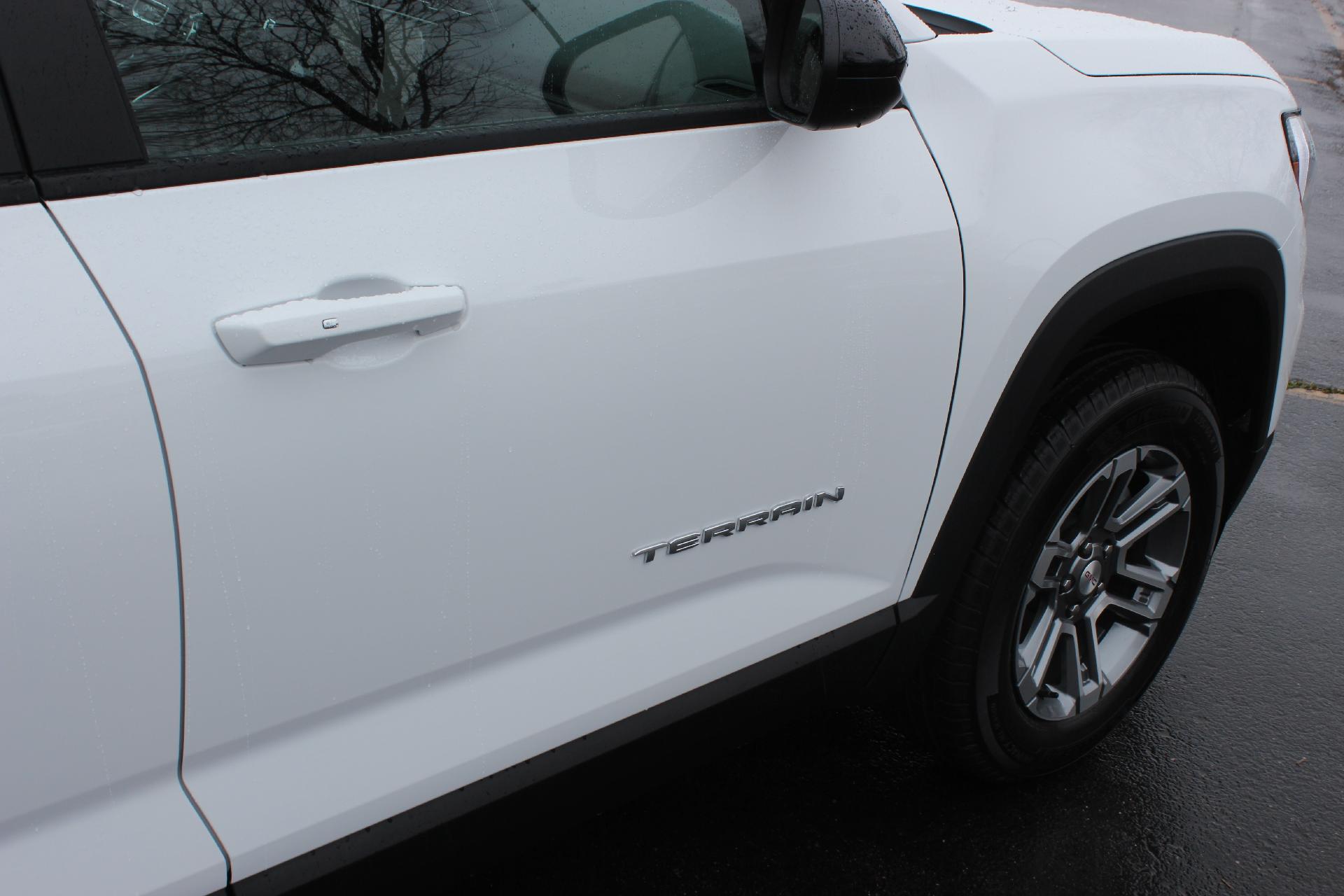 2025 GMC Terrain Vehicle Photo in AURORA, CO 80012-4011