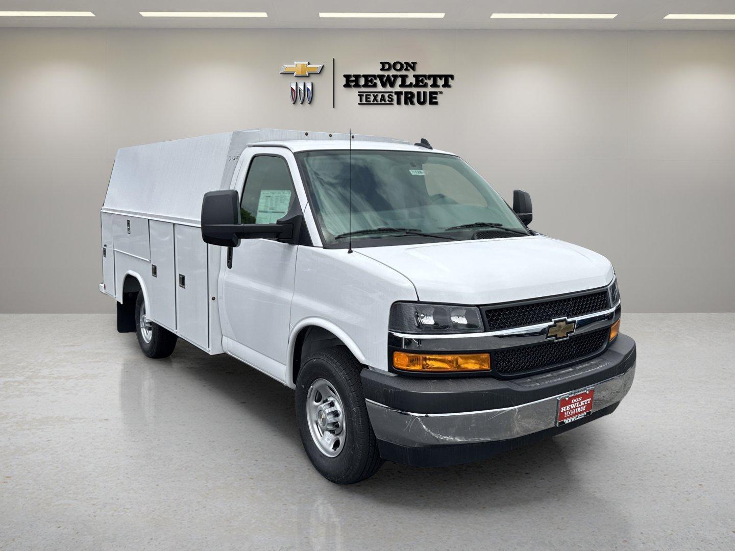 2025 Chevrolet Express Cutaway 3500 Vehicle Photo in GEORGETOWN, TX 78626-7508