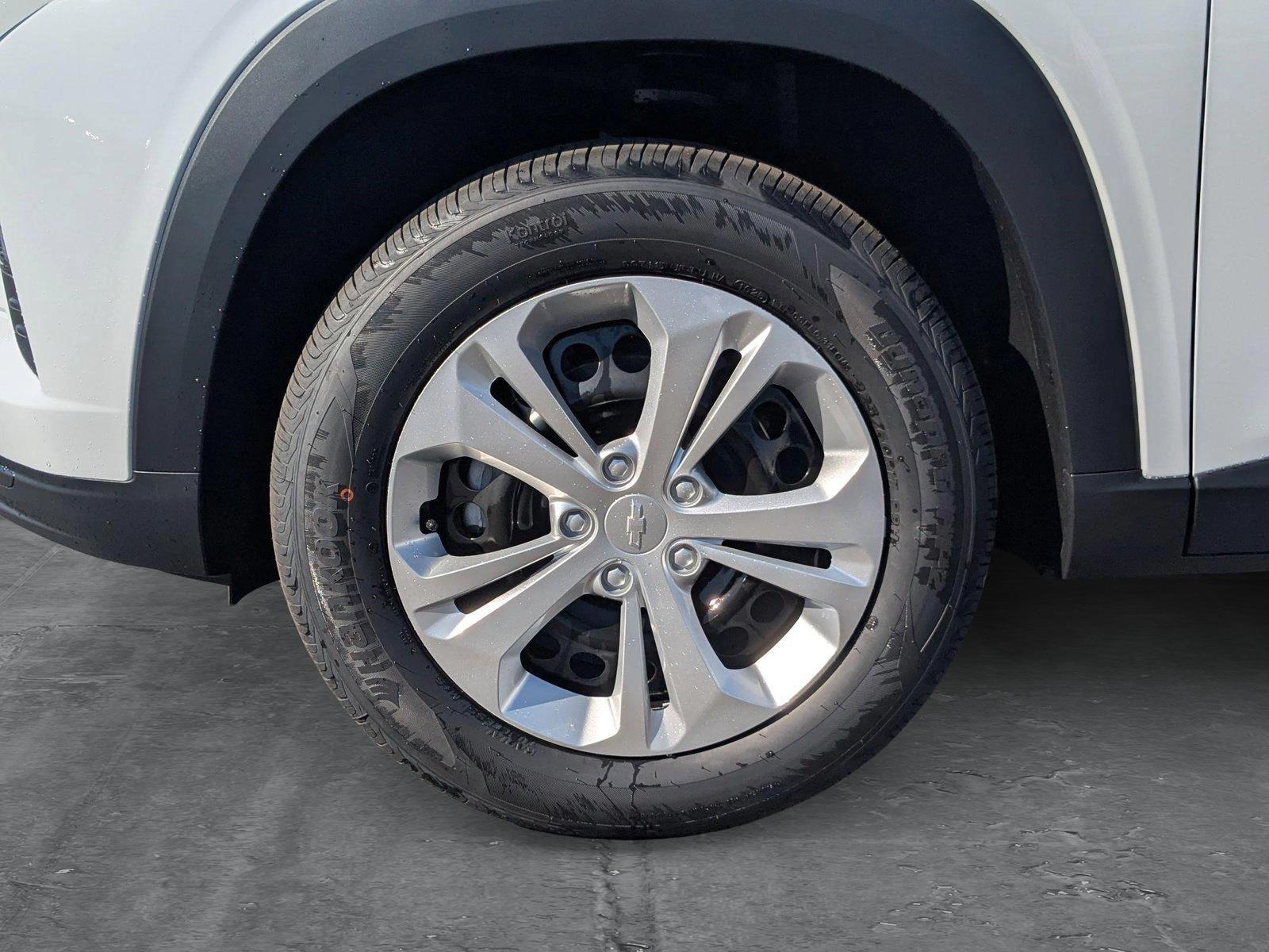 2025 Chevrolet Trax Vehicle Photo in VALENCIA, CA 91355-1705