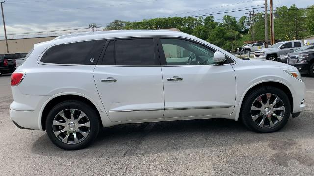 2017 Buick Enclave Vehicle Photo in MOON TOWNSHIP, PA 15108-2571