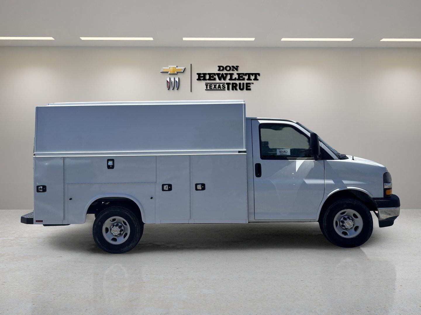 2025 Chevrolet Express Cutaway 3500 Vehicle Photo in GEORGETOWN, TX 78626-7508