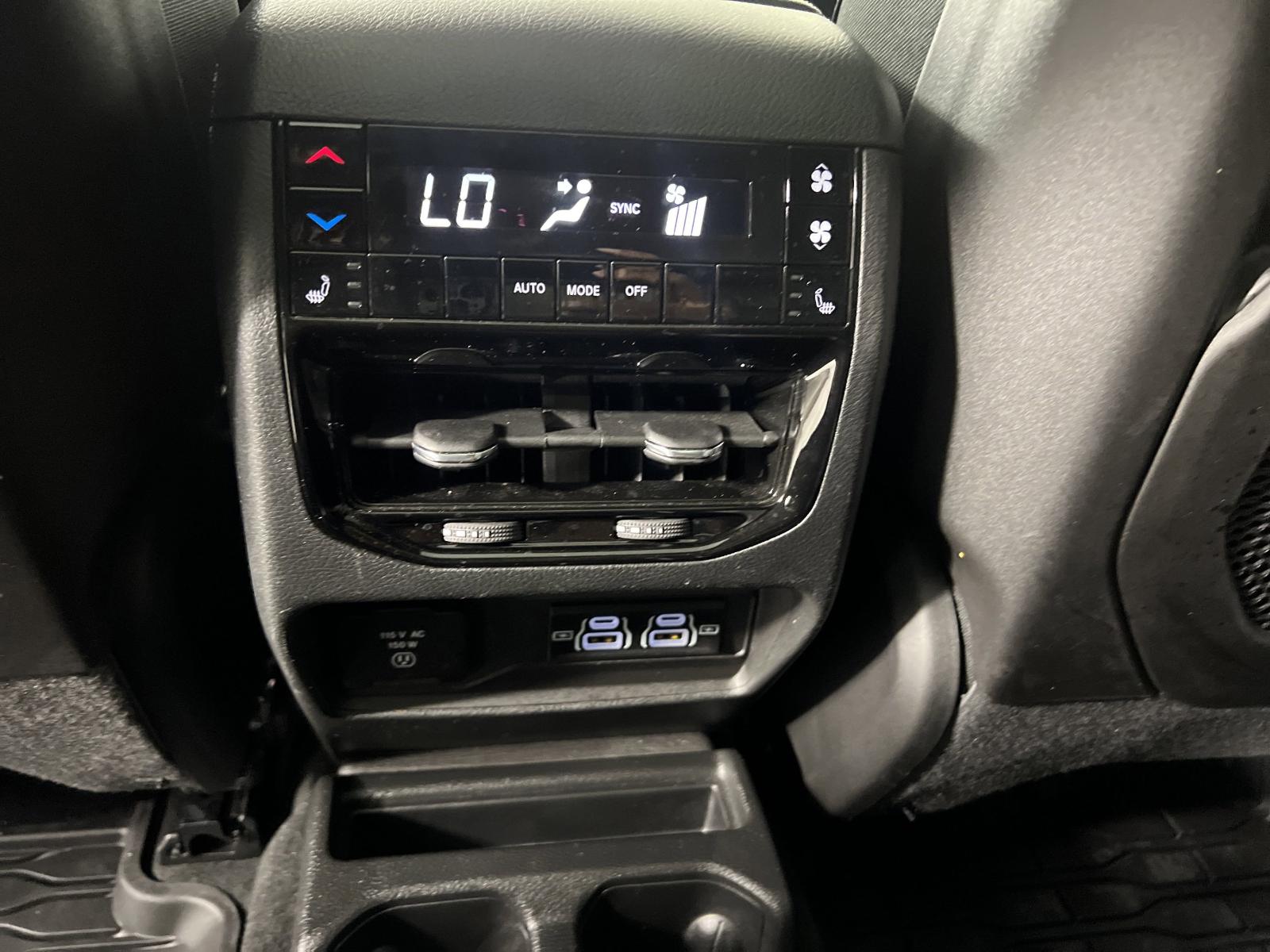 2024 Jeep Grand Cherokee L Vehicle Photo in GEORGETOWN, TX 78626-7508