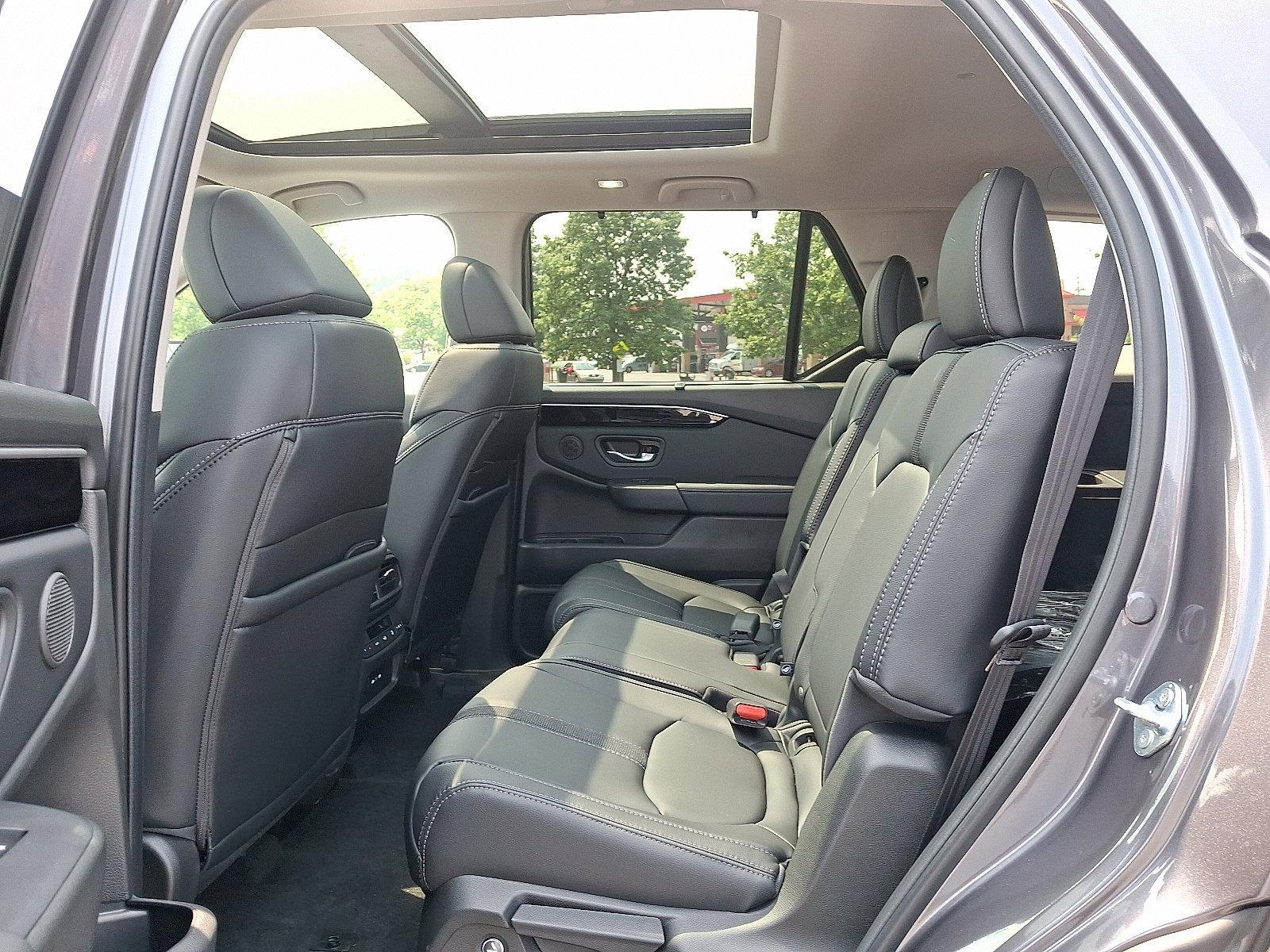 2025 Honda Pilot Vehicle Photo in Harrisburg, PA 17111