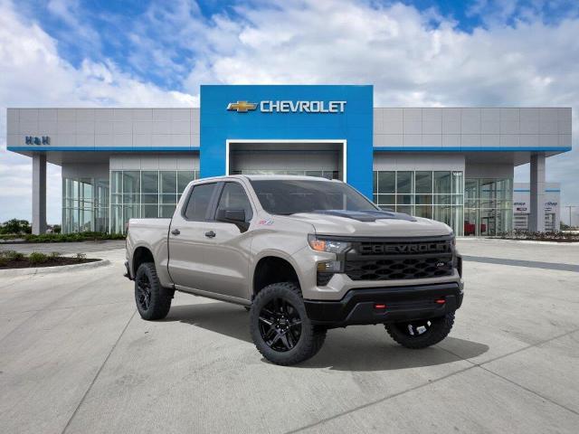 White Sands 2026 Chevrolet Silverado 1500 Custom Trail Boss Crew Cab 4WD Pickup Truck Four-Wheel Drive Automatic