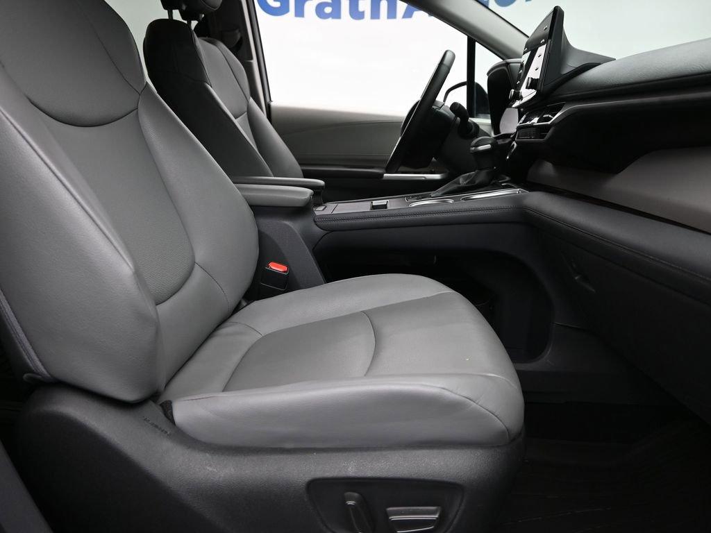 2022 Toyota Sienna Vehicle Photo in Cedar Rapids, IA 52402