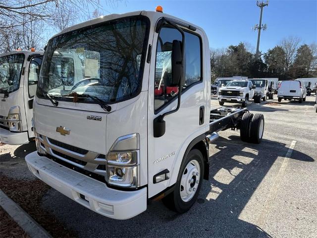 2025 Chevrolet Low Cab Forward 4500 Vehicle Photo in ALCOA, TN 37701-3235