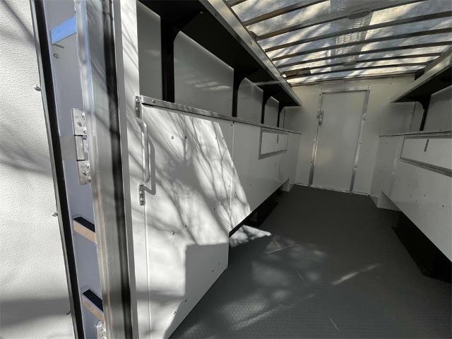 2025 Chevrolet Express Cutaway 3500 Vehicle Photo in ALCOA, TN 37701-3235