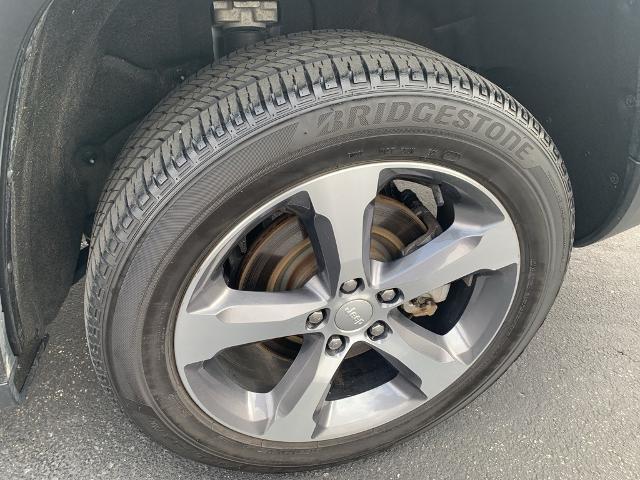 2023 Jeep Grand Cherokee L Vehicle Photo in GREEN BAY, WI 54304-5303