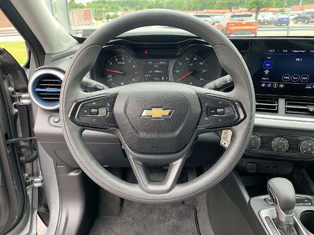 2024 Chevrolet Trax Vehicle Photo in MOON TOWNSHIP, PA 15108-2571