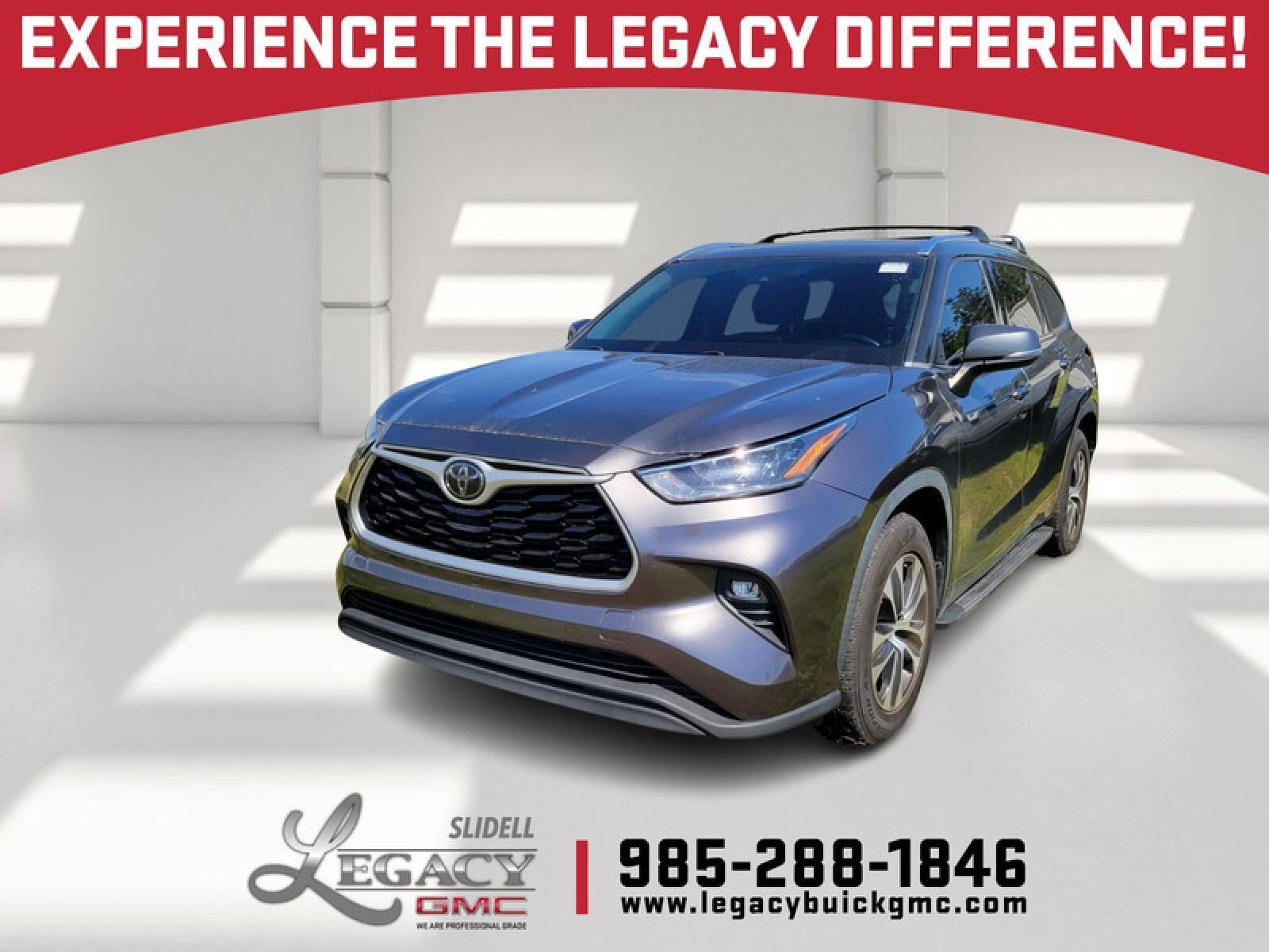 Celestial Silver Metallic 2020 Toyota Highlander XLE FWD SUV / Crossover Front-Wheel Drive 8-Speed Automatic