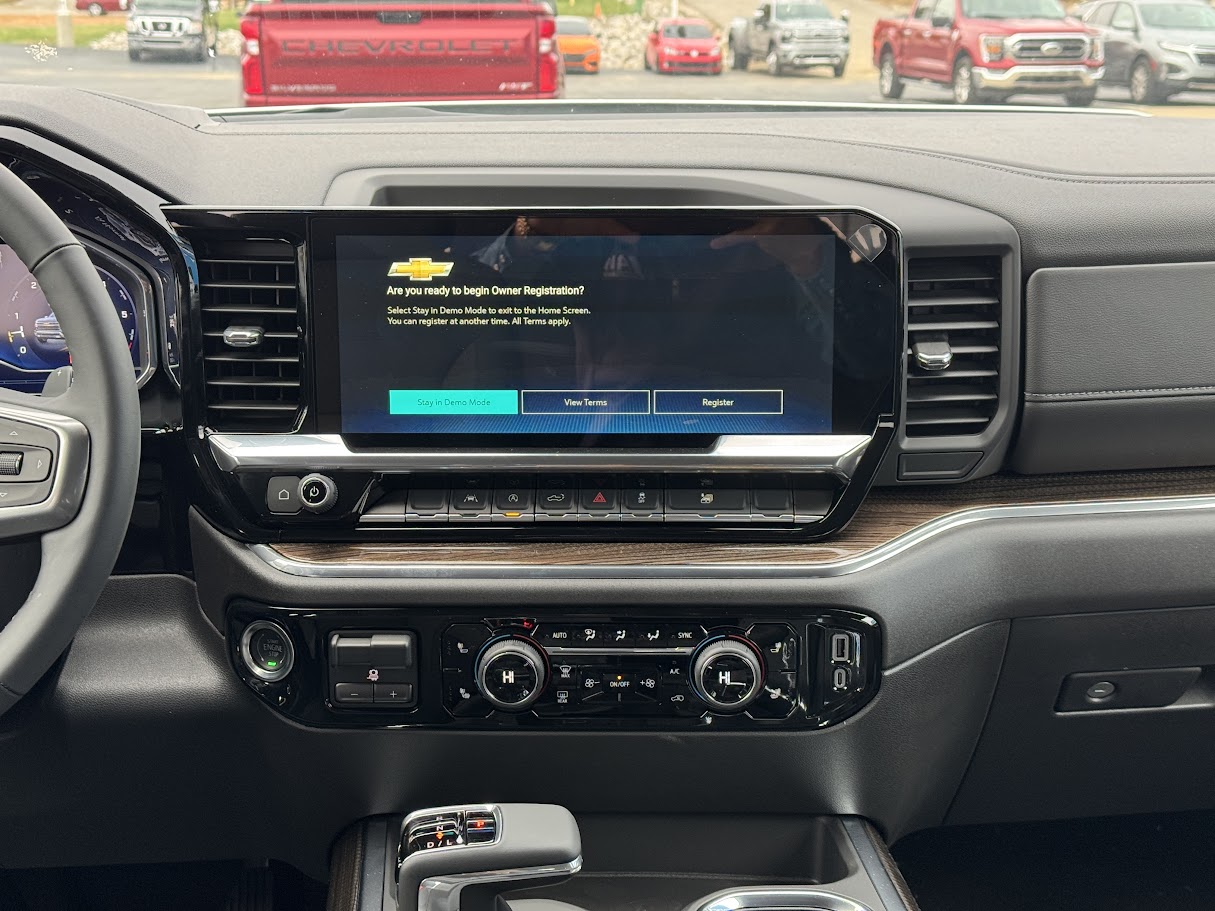 2025 Chevrolet Silverado 1500 Vehicle Photo in BOONVILLE, IN 47601-9633