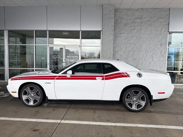 2012 Dodge Challenger R/T photo 2