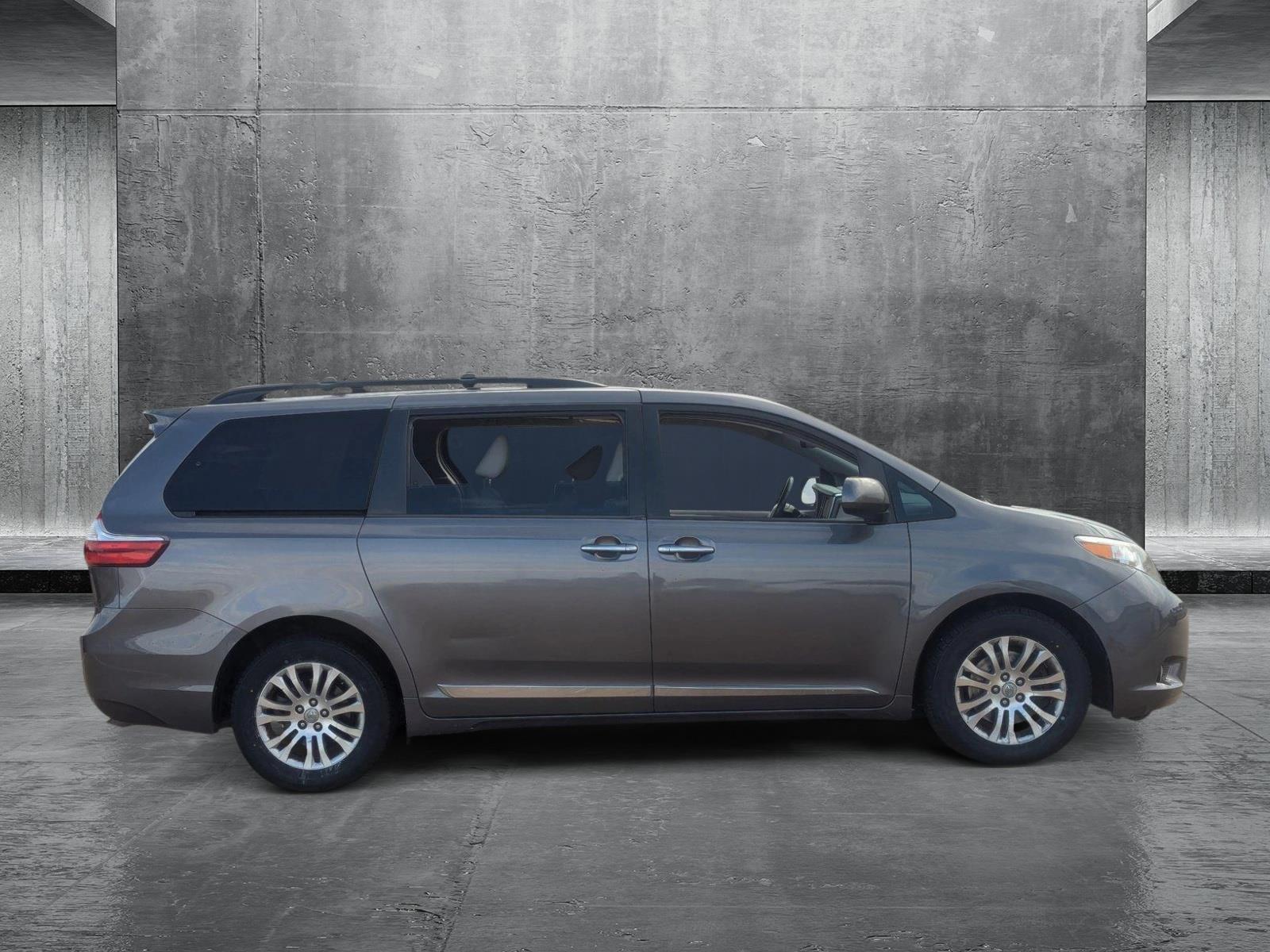 2017 Toyota Sienna Vehicle Photo in CORPUS CHRISTI, TX 78412-4902