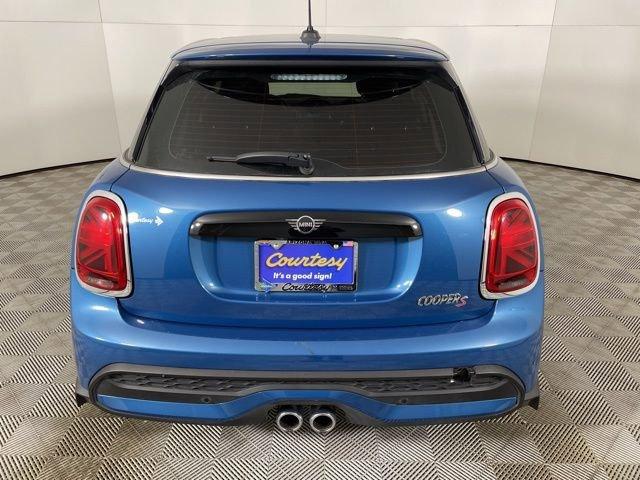 2024 MINI Hardtop 4 Door Vehicle Photo in PHOENIX, AZ 85014-3381