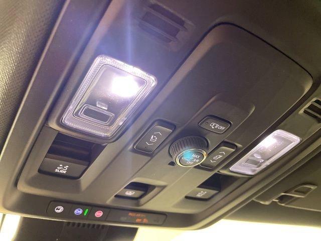 2025 Chevrolet Suburban Vehicle Photo in PHOENIX, AZ 85014-3381