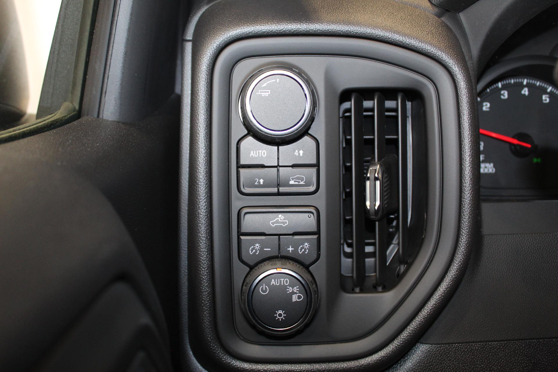 2025 Chevrolet Silverado 1500 Vehicle Photo in NORTHAMPTON, MA 01060-1120