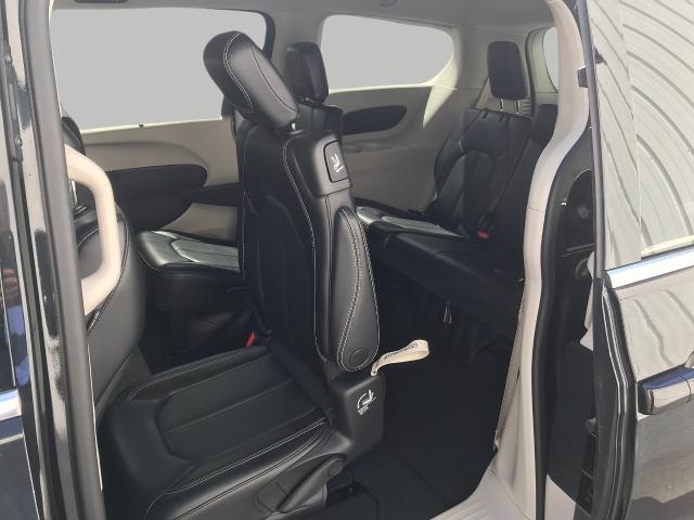 2023 Chrysler Pacifica Vehicle Photo in GREEN BAY, WI 54303-3330