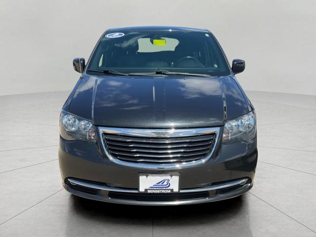 2016 Chrysler Town & Country Vehicle Photo in Kaukauna, WI 54130