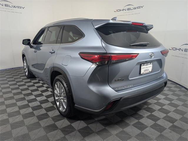 2022 Toyota Highlander Vehicle Photo in ENGLEWOOD, CO 80113-6708