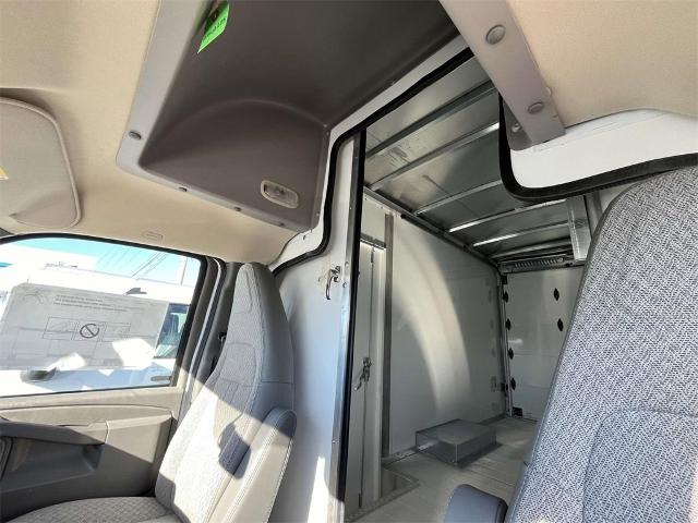 2024 Chevrolet Express Cutaway 3500 Vehicle Photo in ALCOA, TN 37701-3235