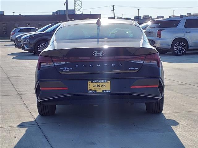 2024 Hyundai ELANTRA Vehicle Photo in Peoria, IL 61615