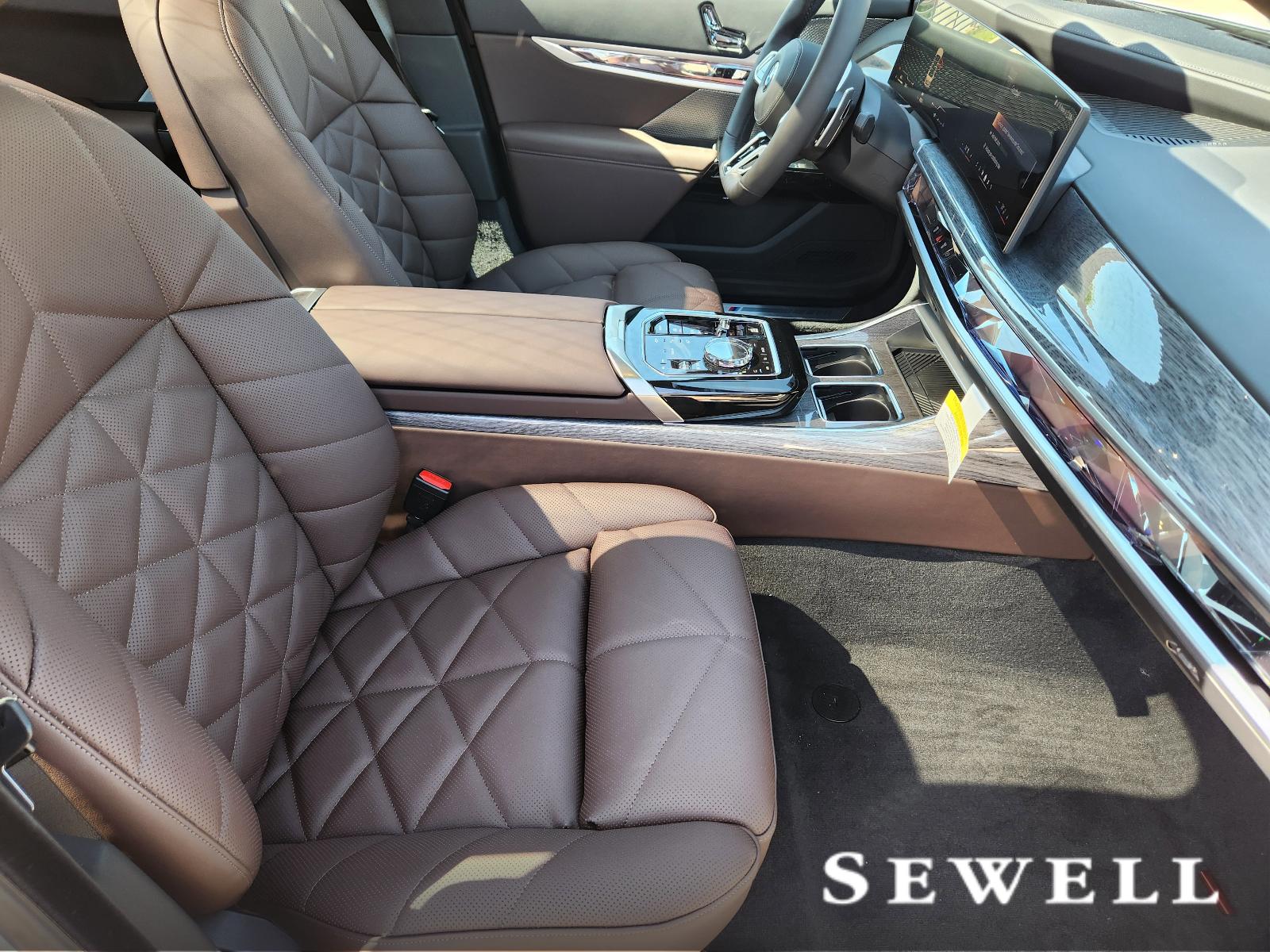 2025 BMW 740i xDrive Vehicle Photo in PLANO, TX 75024