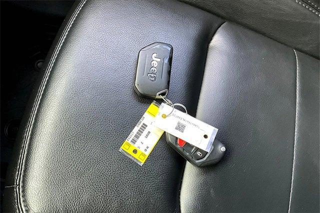 2021 Jeep Gladiator Vehicle Photo in TOPEKA, KS 66609-0000