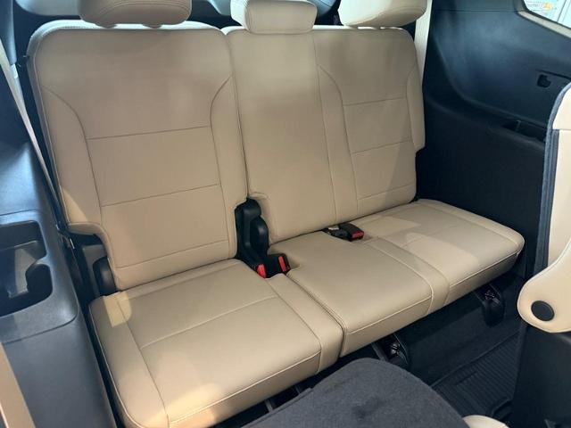 2025 Buick Enclave Vehicle Photo in COLUMBIA, MO 65203-3903