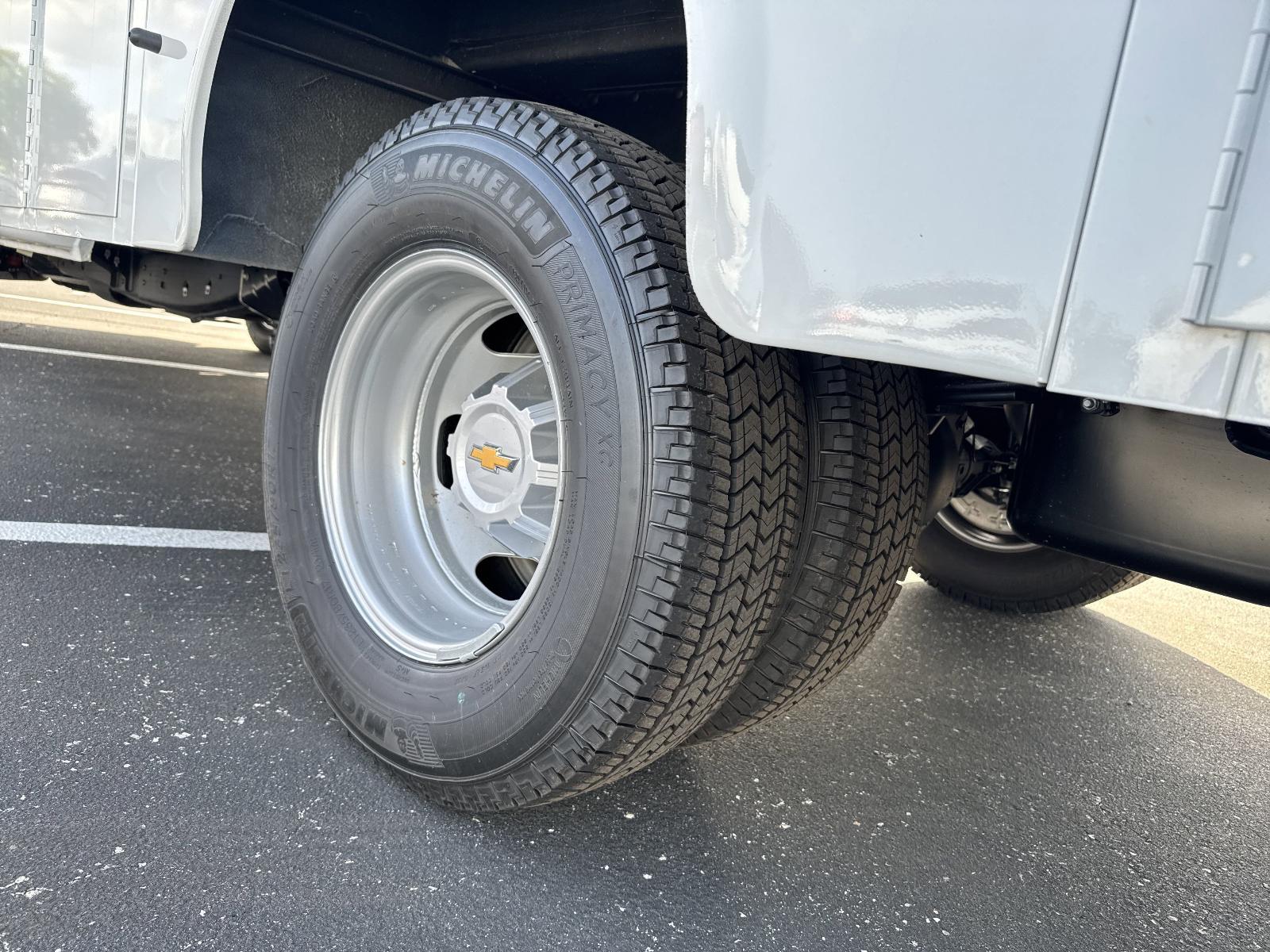 2025 Chevrolet Silverado 3500 HD Chassis Cab Vehicle Photo in GEORGETOWN, TX 78626-7508